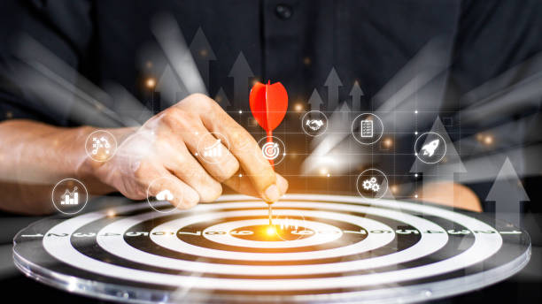 businessman throwing red arrow dart to  target dart board. setup objectives and target for business investment concept. business investment objective concept marketing strategies and goals for success - 實現(xiàn)品牌快速增長 個照片及圖片檔